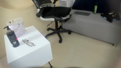 emma online show from 10-28-25, 03:32