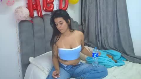 emma_saenz01 online show from 06-15-26, 05:42