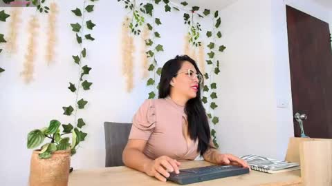 Emma Sanz online show from 05-02-26, 01:49