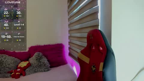 Snapshot of emma_soffia chatting on 04-12-26, 01:05 EMMA online show from 04-12-26, 01:05
