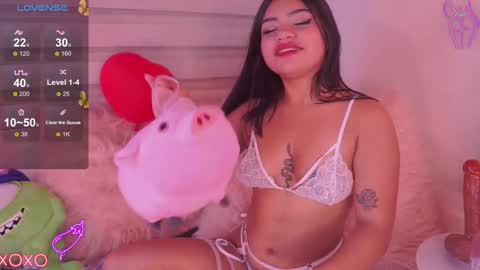 Snapshot of emma_soffia_ chatting on 02-28-25, 11:23 EMMA online show from 02-28-25, 11:23