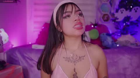 Snapshot of emma_soffia_ chatting on 10-07-25, 08:06 EMMA online show from 10-07-25, 08:06