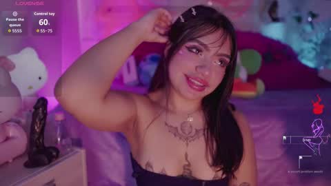 Snapshot of emma_soffia_ chatting on 10-10-25, 05:45 EMMA online show from 10-10-25, 05:45