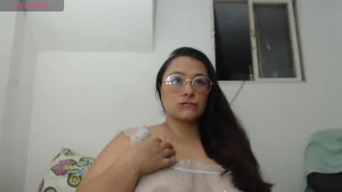 Snapshot of emma_sswan1 chatting on 06-07-26, 02:37 emma_sswan1 online show from 06-07-26, 02:37