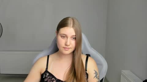 Snapshot of emma_sweettyy chatting on 07-06-26, 12:35 Emma online show from 07-06-26, 12:35