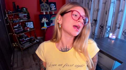 Snapshot of emmaa_hostt chatting on 01-13-25, 11:17 Ema .l. online show from 01-13-25, 11:17