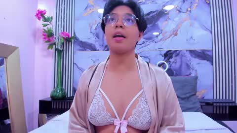 Snapshot of emmaa_lex chatting on 09-21-25, 02:46 Emma online show from 09-21-25, 02:46