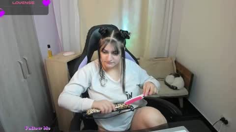 Snapshot of emmaamartinez chatting on 10-19-25, 11:38 modelo independente online show from 10-19-25, 11:38