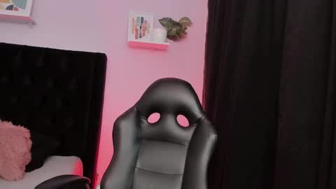 Emma  online show from 10-08-25, 07:17