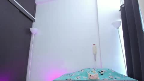 emmaclark_1 online show from 05-07-26, 08:25