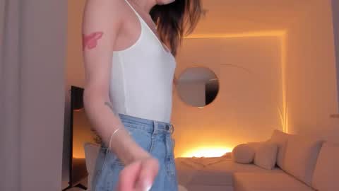 Emma voger online show from 10-28-25, 04:05