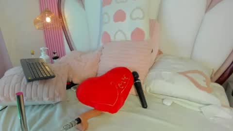 Snapshot of emmacrush chatting on 07-21-26, 10:12 Welcome Im yosein Your love is my passion activate it with your tips and enjoy with me online show from 07-21-26, 10:12
