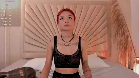 Snapshot of emmaduff_ chatting on 11-11-25, 12:16 online show from 11-11-25, 12:16