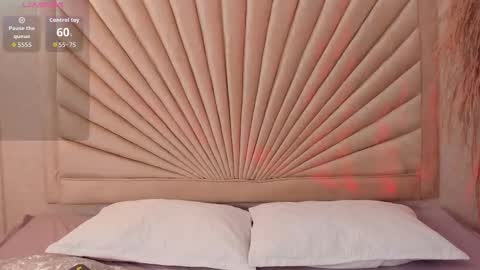 Snapshot of emmaduff_ chatting on 11-25-25, 11:54 online show from 11-25-25, 11:54