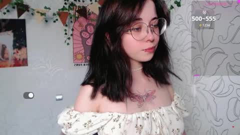 Snapshot of emmae__ chatting on 04-10-26, 06:40 Emma online show from 04-10-26, 06:40