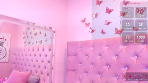 Snapshot of emmaebony_ chatting on 02-12-26, 12:44 emmaebony_ online show from 02-12-26, 12:44