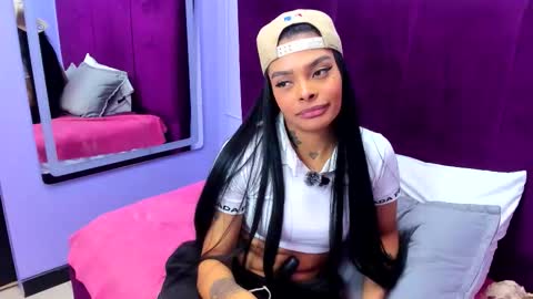 Snapshot of emmaebony_ chatting on 03-05-26, 01:51 emmaebony_ online show from 03-05-26, 01:51