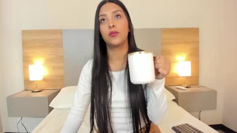 emmaespencer  online show from 06-24-26, 08:19