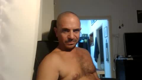 Ariel online show from 10-31-25, 02:51