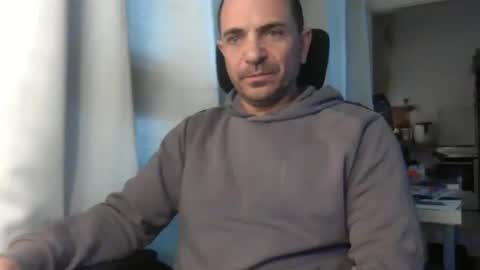 Snapshot of emmagold123 chatting on 03-06-26, 05:37 Ariel online show from 03-06-26, 05:37