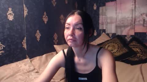 Snapshot of emmagoldx chatting on 10-31-25, 04:57 EmmaGoldX online show from 10-31-25, 04:57