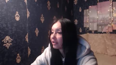 Snapshot of emmagoldx chatting on 11-12-25, 02:12 EmmaGoldX online show from 11-12-25, 02:12