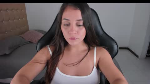 Snapshot of emmagrace99 chatting on 12-13-24, 10:45 Jennifer online show from 12-13-24, 10:45