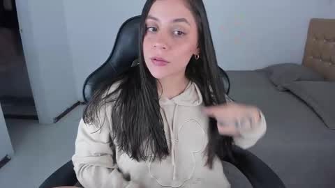 Snapshot of emmagrace99 chatting on 10-10-25, 11:04 Jennifer online show from 10-10-25, 11:04