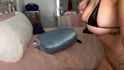 emmagray01 online show from 01-31-25, 04:27