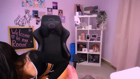 Snapshot of emmakeam_ chatting on 12-07-24, 09:28 Emma online show from 12-07-24, 09:28