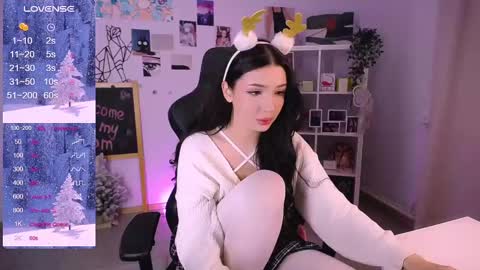 Snapshot of emmakeam_ chatting on 12-22-24, 04:39 Emma online show from 12-22-24, 04:39