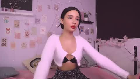 Snapshot of emmakeam_ chatting on 01-26-25, 03:06 Emma online show from 01-26-25, 03:06