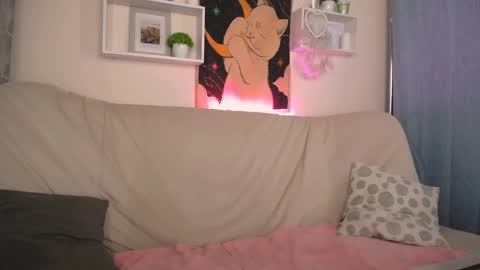 Snapshot of emmakeam_ chatting on 01-27-25, 12:05 Emma online show from 01-27-25, 12:05