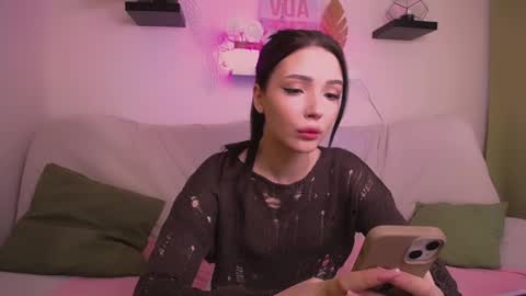 Snapshot of emmakeam_ chatting on 01-31-25, 05:09 Emma online show from 01-31-25, 05:09