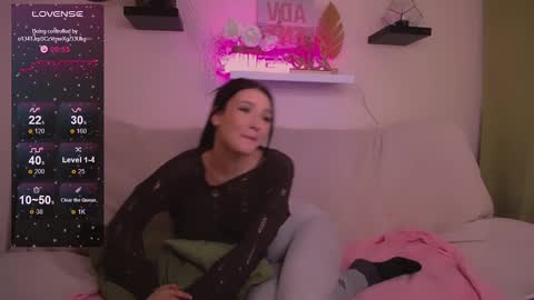 Snapshot of emmakeam_ chatting on 01-31-25, 08:11 Emma online show from 01-31-25, 08:11