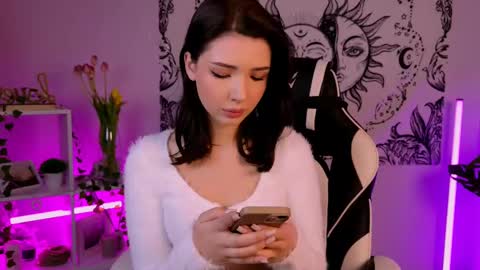 Snapshot of emmakeam_ chatting on 03-11-25, 04:54 Emma online show from 03-11-25, 04:54