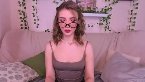 Snapshot of emmakeam_ chatting on 09-10-25, 07:30 Emma online show from 09-10-25, 07:30