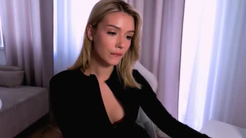 Emma online show from 03-17-26, 03:33