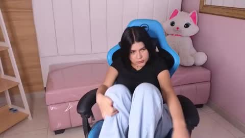 Emma online show from 01-23-25, 04:37