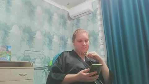 Snapshot of emmamelody944534 chatting on 10-21-25, 06:19 emmamelody online show from 10-21-25, 06:19