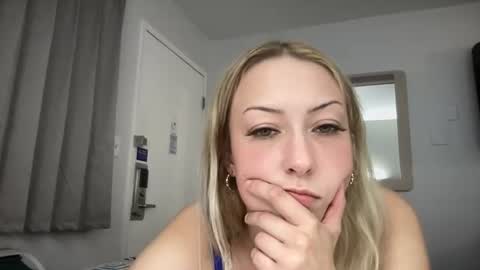 Snapshot of emmaraee chatting on 06-14-26, 06:26 emmaraee online show from 06-14-26, 06:26