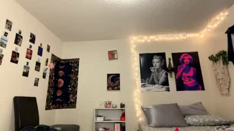 Snapshot of emmaraee chatting on 07-19-26, 10:46 emmaraee online show from 07-19-26, 10:46