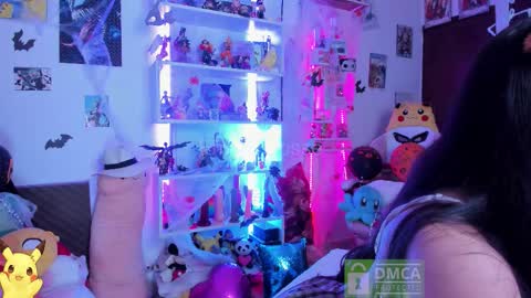 Snapshot of emmarosse11 chatting on 10-24-25, 06:37 Emma online show from 10-24-25, 06:37