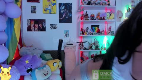 Snapshot of emmarosse11 chatting on 11-19-25, 05:46 Emma online show from 11-19-25, 05:46