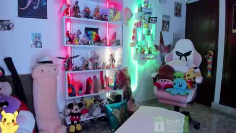 Snapshot of emmarosse11 chatting on 02-02-26, 02:05 Emma online show from 02-02-26, 02:05