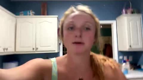Snapshot of emmarouge_23 chatting on 10-23-25, 05:40 emmarouge_23 online show from 10-23-25, 05:40