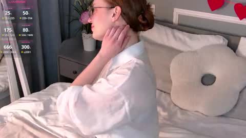 Snapshot of emmasagge chatting on 06-17-26, 07:11 Emma online show from 06-17-26, 07:11