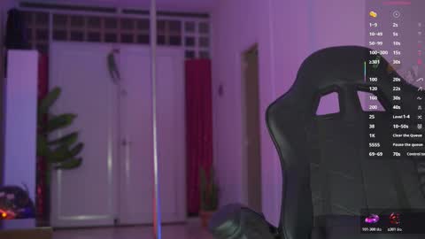 Snapshot of emmasanzoficial chatting on 02-25-26, 10:03 Sara online show from 02-25-26, 10:03