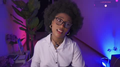 Snapshot of emmasanzoficial chatting on 05-07-26, 11:48 Sara online show from 05-07-26, 11:48