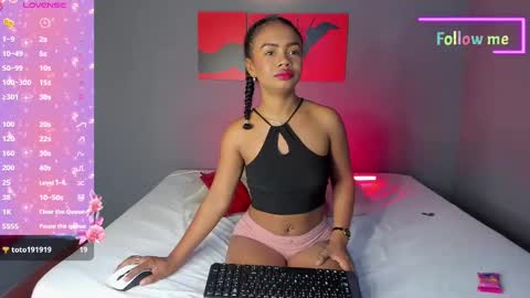 Snapshot of emmasmith06 chatting on 02-10-25, 05:52 Emma online show from 02-10-25, 05:52
